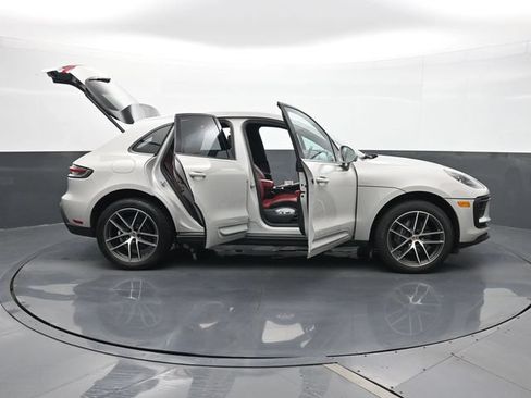 Certified 2024 Porsche Macan AWD/4WD image 34