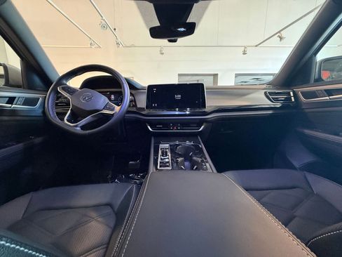 Used 2025 Volkswagen Atlas Cross Sport SE image 33