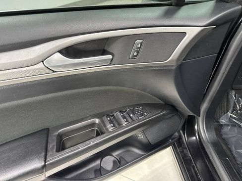 Used 2020 Ford Fusion SE FWD image 11