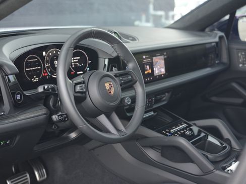 Certified 2026 Porsche Cayenne GTS AWD/4WD image 15