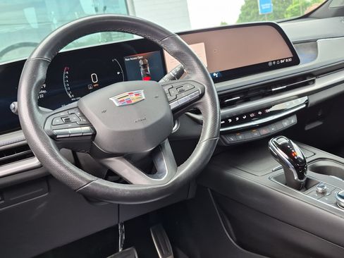 Used 2024 Cadillac XT4 Sport FWD image 31