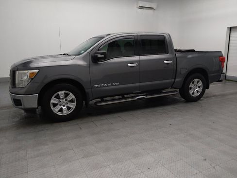 Used 2019 Nissan Titan SV RWD image 2