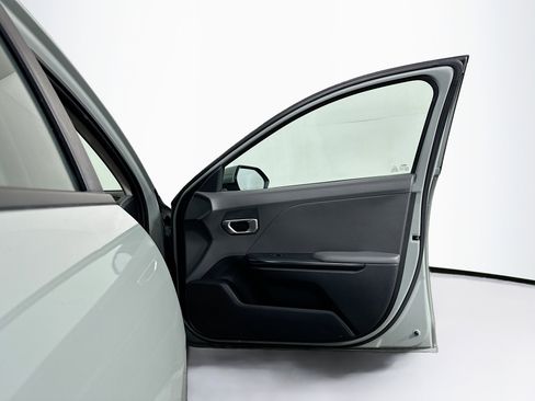 Used 2025 Kia K4 LXS image 31