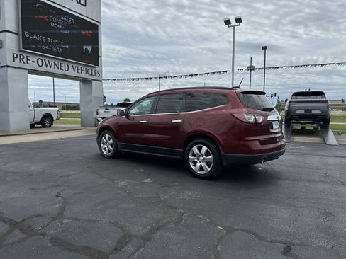 Used 2017 Chevrolet Traverse LT FWD image 3
