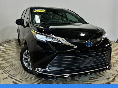 Used 2022 Toyota Sienna XLE FWD image 3