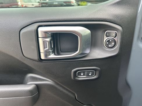 New 2025 Jeep Gladiator Sport image 11