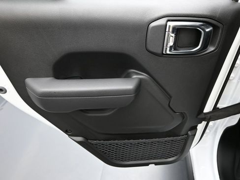 New 2025 Jeep Wrangler Rubicon w/ Technology Group image 12