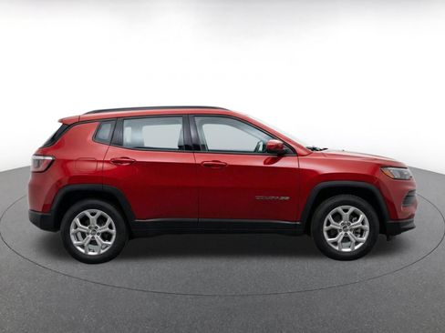 Used 2025 Jeep Compass Latitude AWD/4WD image 11