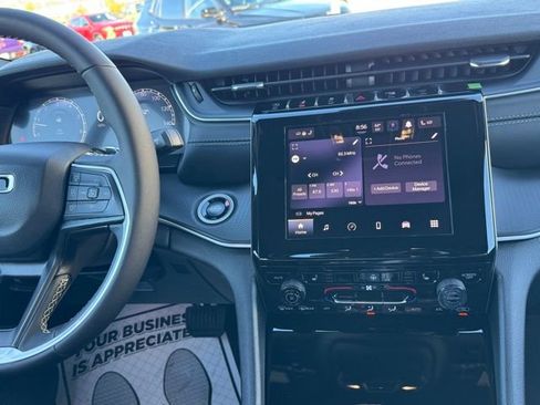 New 2025 Jeep Grand Cherokee Altitude image 15