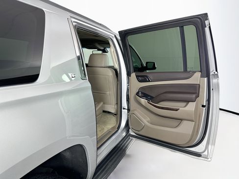 Used 2018 Chevrolet Suburban LT AWD/4WD image 33