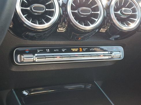 Used 2023 Mercedes-Benz GLB 250 4MATIC image 16