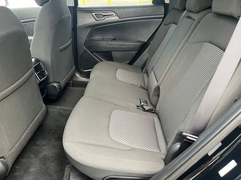 Used 2025 Kia Sportage LX FWD image 23