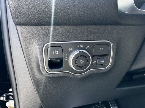 Certified 2025 Mercedes-Benz GLB 250 4MATIC image 35