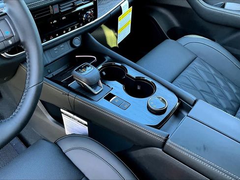 New 2026 Nissan Rogue Platinum image 7