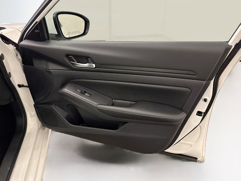 Used 2024 Nissan Altima 2.5 SV w/ SV Premium Package FWD image 34
