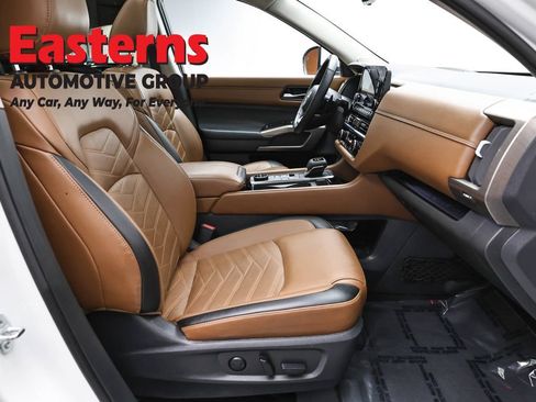 Used 2023 Nissan Pathfinder Platinum AWD/4WD image 26