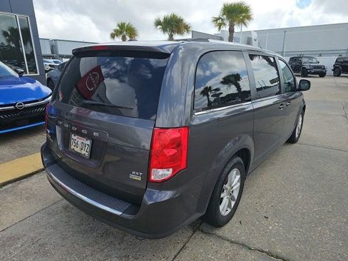 Used 2019 Dodge Grand Caravan SXT image 4
