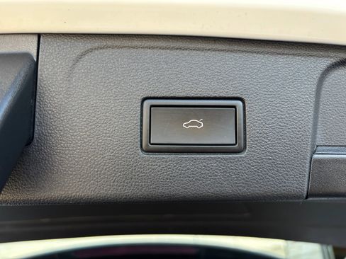 Used 2024 Volkswagen Atlas SE image 31