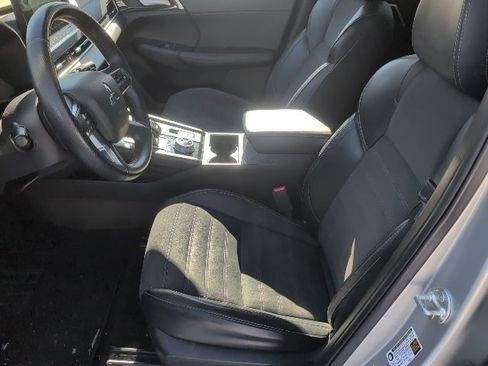 Used 2024 Mitsubishi Outlander SE image 19