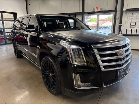 Used 2016 Cadillac Escalade ESV Premium AWD/4WD image 13