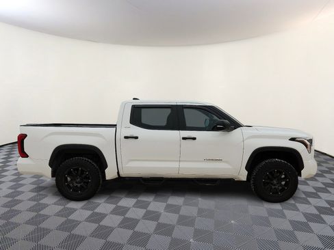 Used 2022 Toyota Tundra SR5 w/ SR5 Convenience Package AWD/4WD image 5