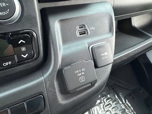 Used 2025 RAM ProMaster 2500 w/ Convenience Group FWD image 28