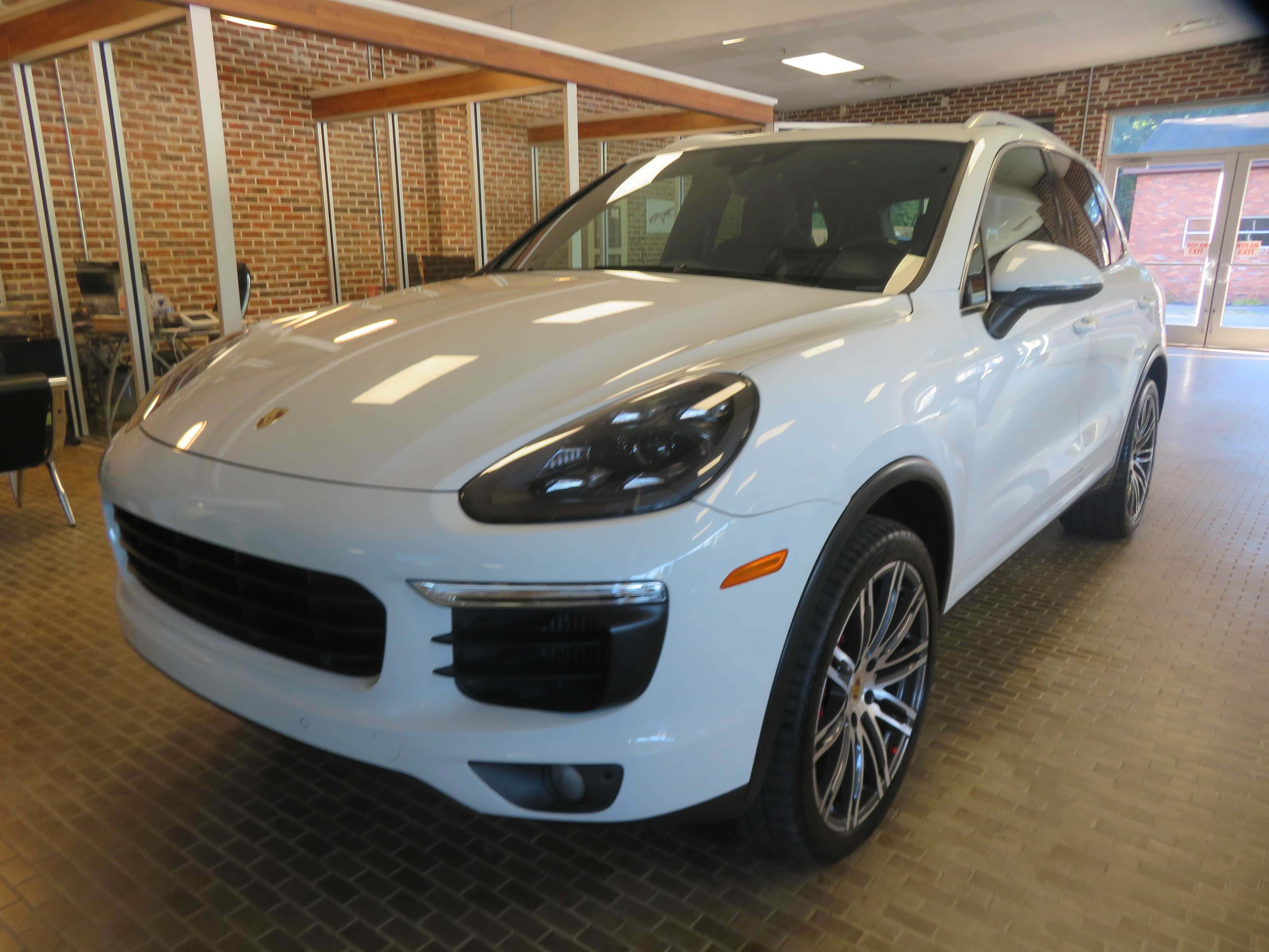 Used 2015 Porsche Cayenne S AWD/4WD image 1