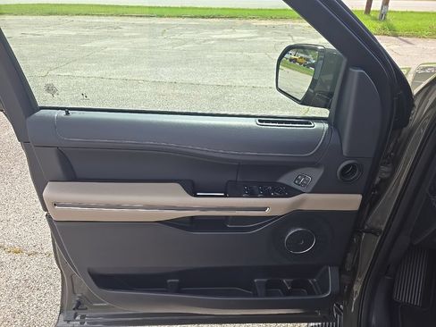Used 2024 Ford Expedition Max XLT RWD image 17