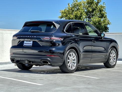 Certified 2022 Porsche Cayenne AWD/4WD image 8