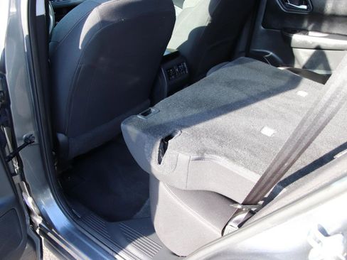 Used 2024 Nissan Rogue SV FWD image 23