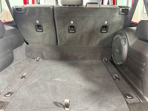 Used 2025 Jeep Wrangler Unlimited Sahara AWD/4WD image 32