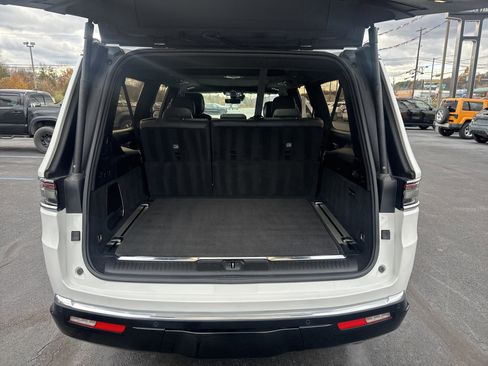 Used 2023 Jeep Grand Wagoneer L Series III image 5