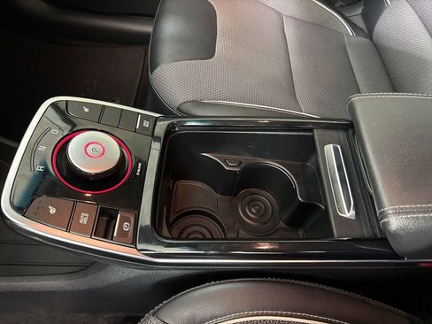 Used 2022 Kia Niro EX image 32