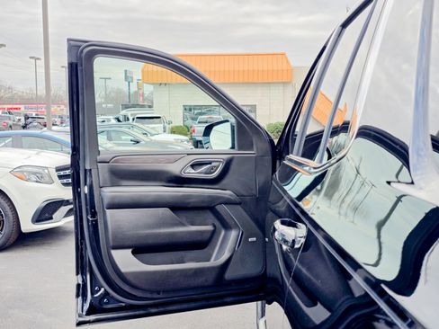 Used 2023 Chevrolet Tahoe LT w/ LT Signature Package image 28