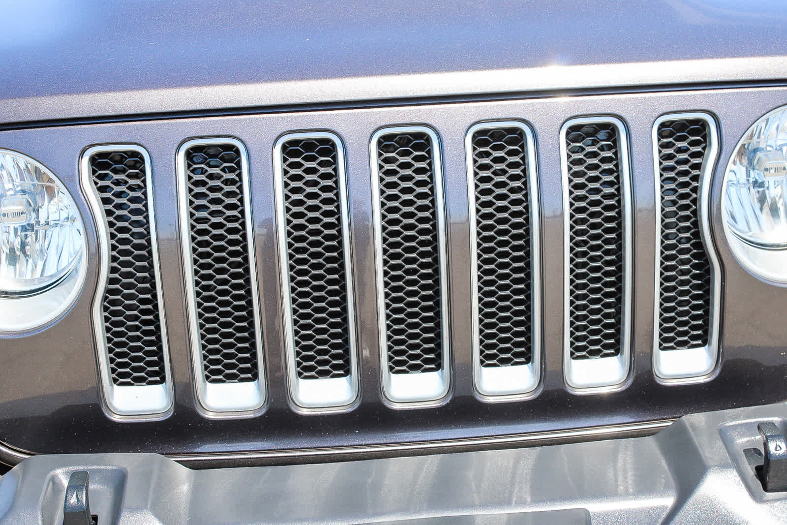 Used 2020 Jeep Wrangler Unlimited Sahara AWD/4WD image 5