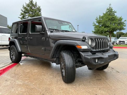 Used 2025 Jeep Wrangler Unlimited Sport AWD/4WD image 4