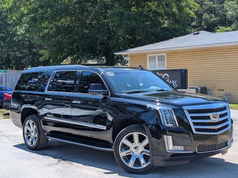 Used 2018 Cadillac Escalade ESV Luxury RWD image 1