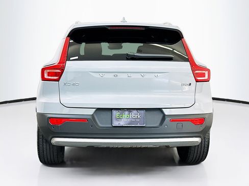 Used 2025 Volvo XC40 B5 Plus image 7