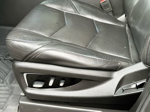 Used 2019 Cadillac Escalade Luxury RWD image 9