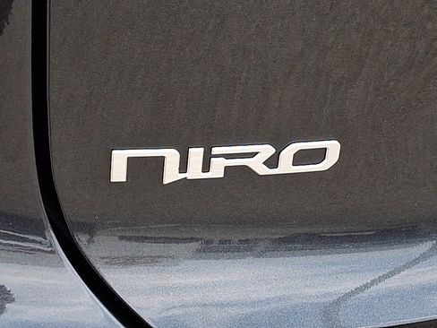 Used 2024 Kia Niro EX FWD image 30
