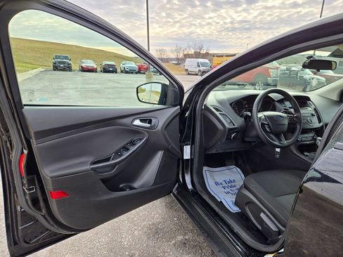Used 2017 Ford Focus SE FWD image 11