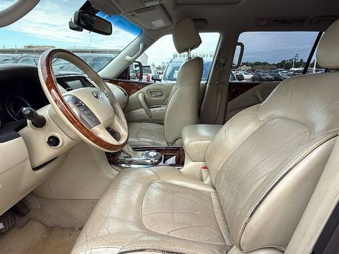 Used 2015 INFINITI QX80 2WD w/ Deluxe Technology Package image 4