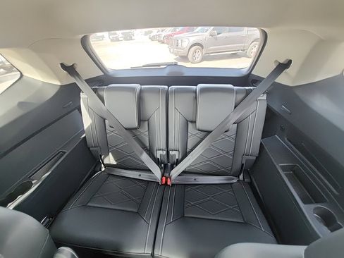 Used 2025 Volkswagen Atlas SE image 13