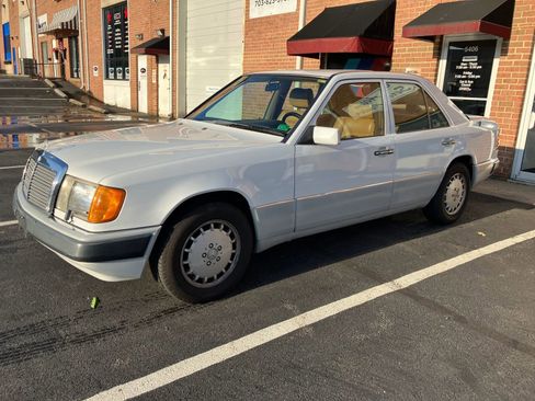 Used 1991 Mercedes-Benz 300 E 3.0 image 3