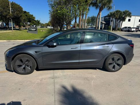 Used 2021 Tesla Model 3 Standard Range Plus image 2
