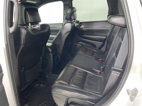 Used 2017 Jeep Grand Cherokee Limited image 17