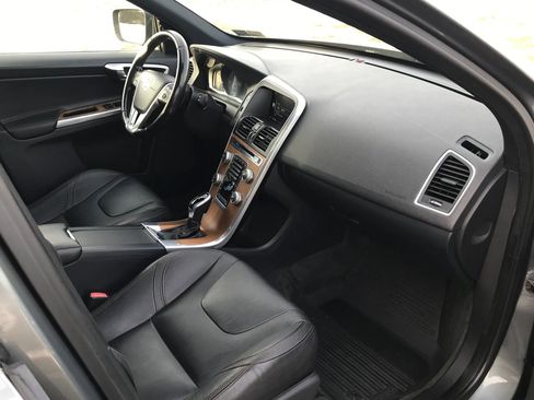 Used 2016 Volvo XC60 T5 Premier w/ Proximity Package image 48