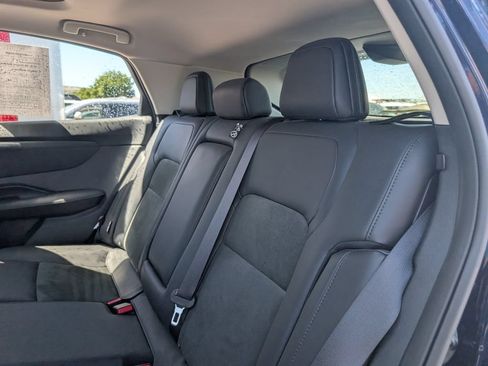 Used 2023 Nissan Ariya AWD image 9