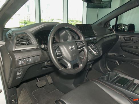 Used 2025 Honda Odyssey Sport-L image 17