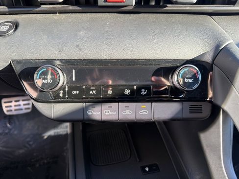 Certified 2025 Hyundai Elantra Sport image 21